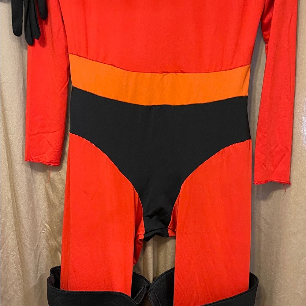 Mrs. Incredible L Red/Black Superhero Costume w/Iconic Emblem by Disney Plexar - Picture 6 of 16